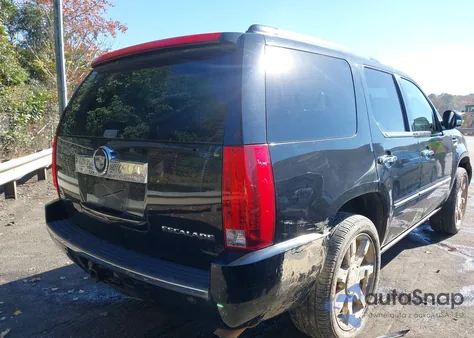 2009 Cadillac Escalade Standard из США, поврежденный, VIN 1GYFK23279R131457